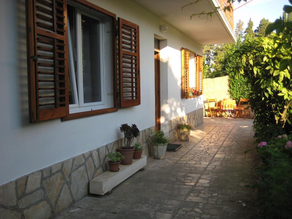 Apartment Bosiljak Jelsa  Rom bilde