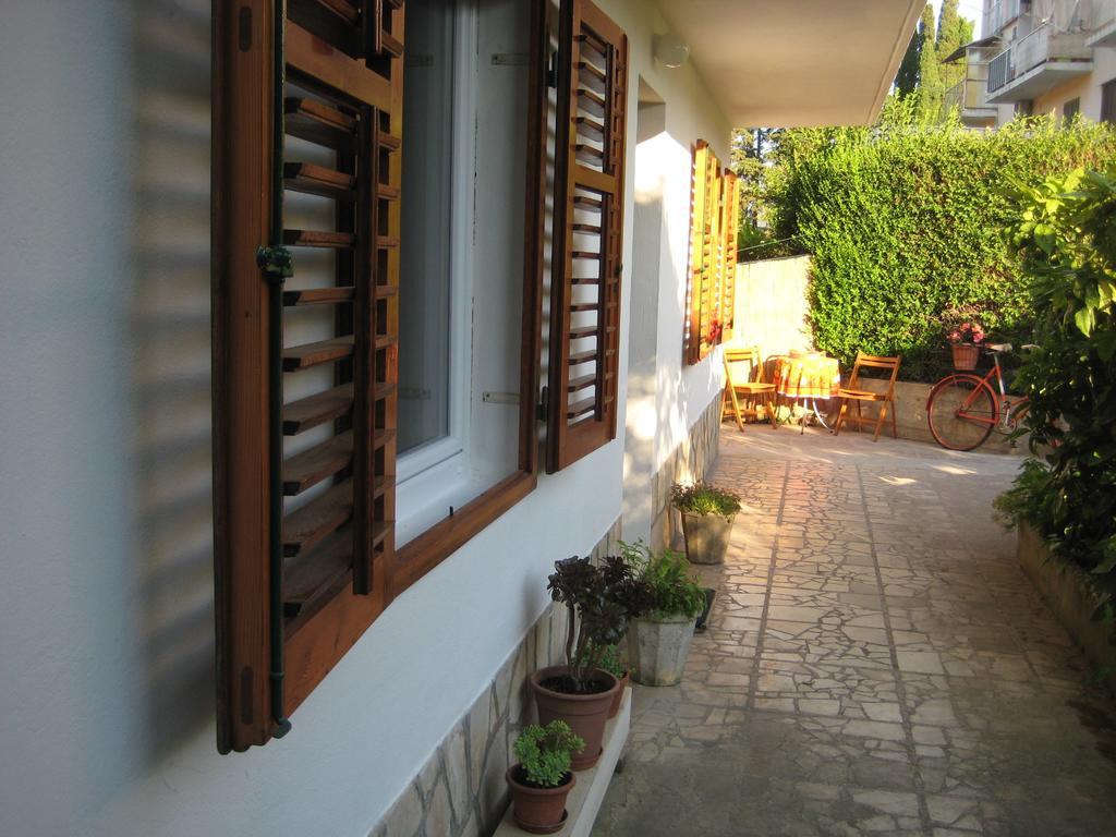 Apartment Bosiljak Jelsa  Rom bilde