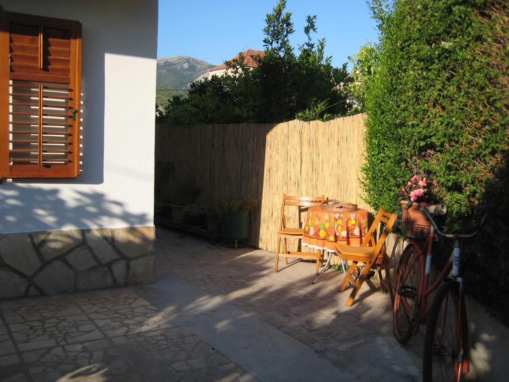 Apartment Bosiljak Jelsa  Rom bilde